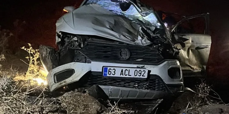 Diyarbakır’da otomobil şarampole devrildi