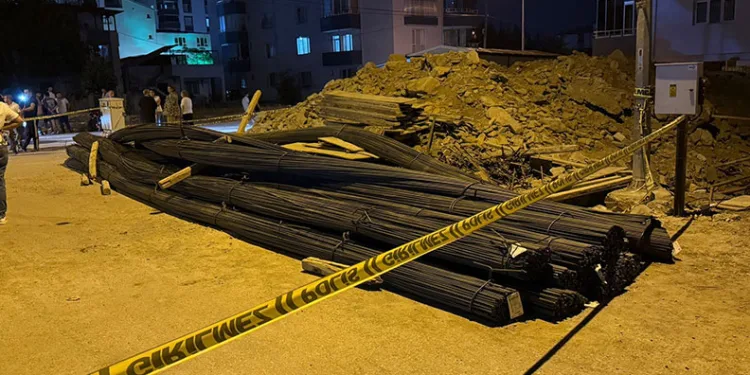 Osmaniye’de tırdaki demirler motosikletin üzerine devrildi: 2 yaralı