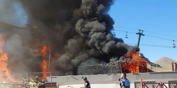 Palandöken Kayak Merkezi’nde yangın