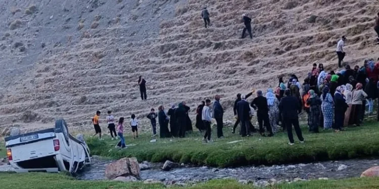 Van’da kamyonet uçuruma yuvarlandı: 6 yaralı