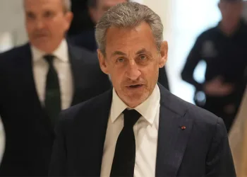 Sarkozy’e 5 yıl hapis