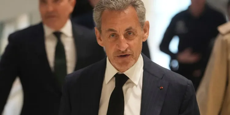 Sarkozy’e 5 yıl hapis