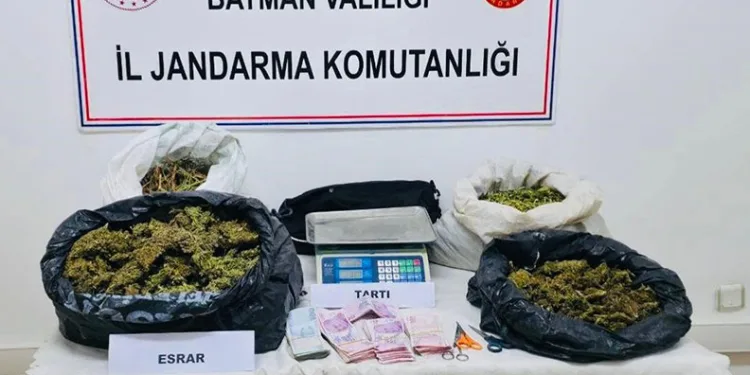Batman’da 6 kilo 300 gram esrar ele geçirildi