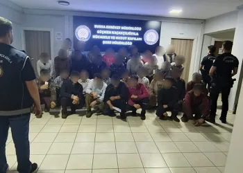 Bursa’da ruhsatsız iş yerinde 33 yabancı uyruklu yakalandı