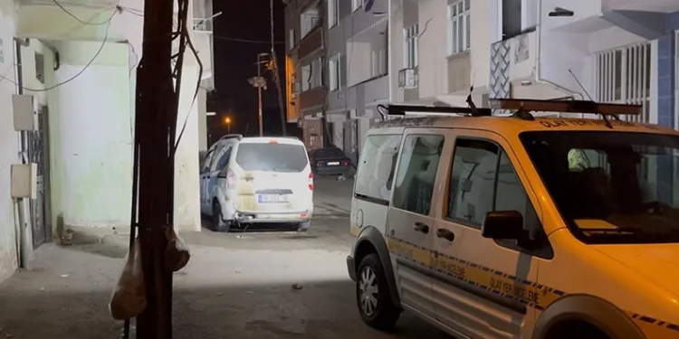 Bursa’da gece yarısı husumetlisinin aracını kundakladı