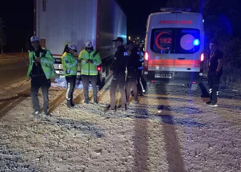 Tırın çarptığı genç hayatını kaybetti