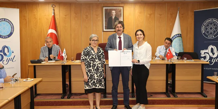 BUÜ’de bilimsel ivme hız kesmiyor