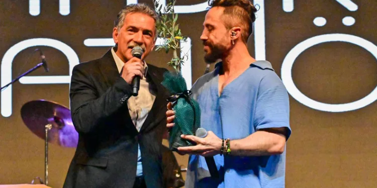 32. Uluslararası Gemlik Zeytini Festivali’nde Bahadır Tatlıöz Coşkusu