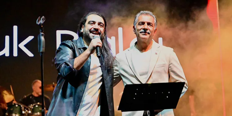 Uluslararası Gemlik Zeytini Festivali Selçuk Balcı Konseriyle Sona Erdi
