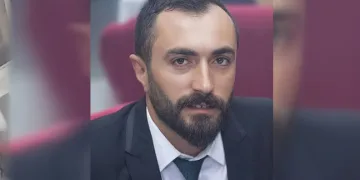 Devrilen traktörün altında kaldı, hayatını kaybetti