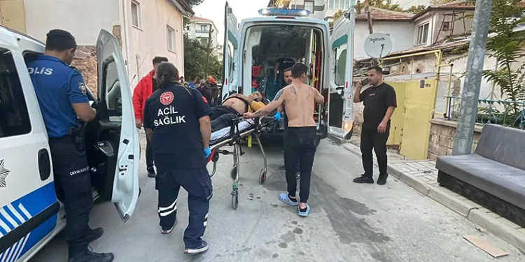 Otomobilinde bıçaklanmış halde bulunan şahıs hayatını kaybetti