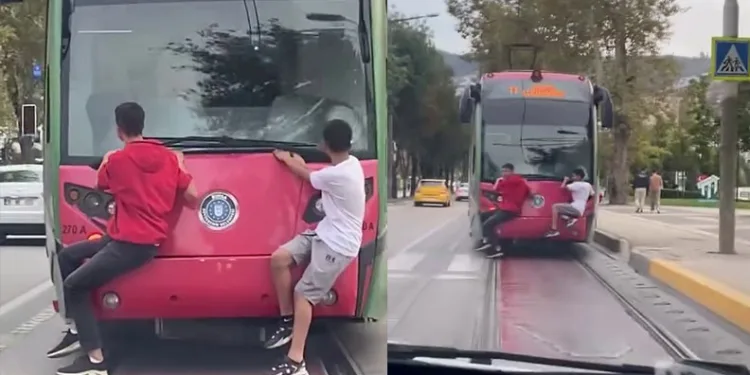 Bursa’da motosikletli yağışlı havada drift attı, yere kapaklandı