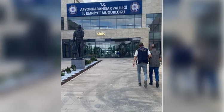 Yerleşim alanına yakın çıkan yangın korkuttu