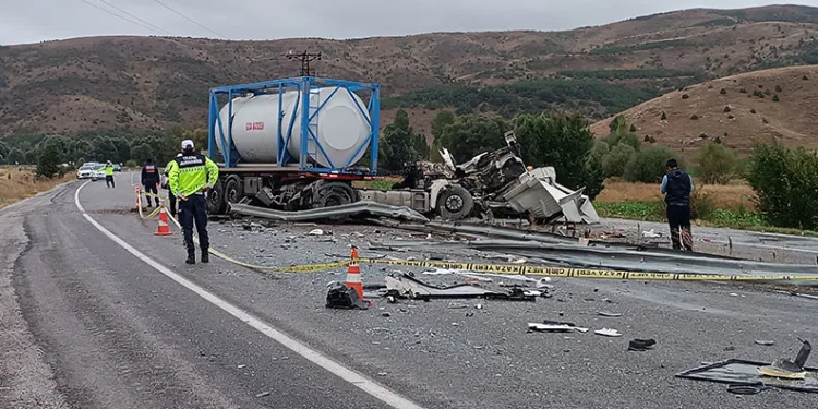 Sivas’ta otobüs kazası, 3’ü ağır 18 yaralı