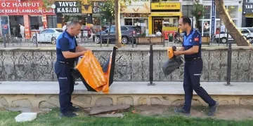 Gemlik’te İzinsiz Afişlere Zabıta Müdahalesi