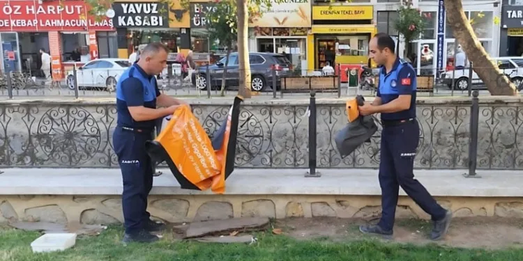 Gemlik’te İzinsiz Afişlere Zabıta Müdahalesi