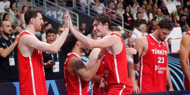 A Milli Erkek Basketbol Takımı, son 16 turunda İsveç ile karşılaşacak