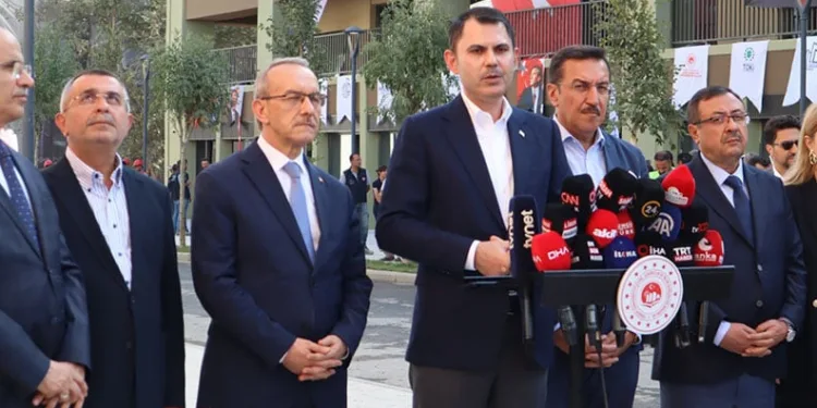 Bakan Kurum: “Şehirlerimiz her alanda ayağa kalkıyor”