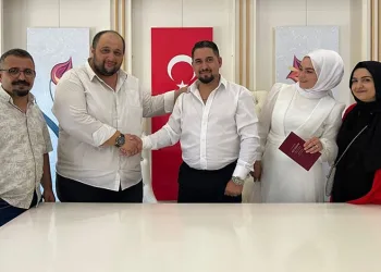 Nikahlarına yetiştiren şoförü şahit yaptılar