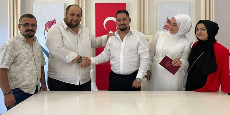 Nikahlarına yetiştiren şoförü şahit yaptılar