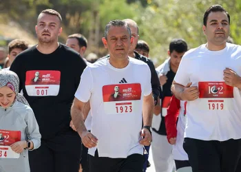 Özgür Özel, CHP 102’nci Yıl Koşusu’na katıldı