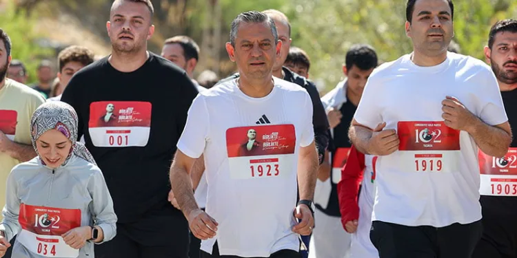 Özgür Özel, CHP 102’nci Yıl Koşusu’na katıldı