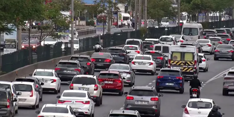 İstanbul’da trafik durma noktasına geldi