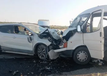 Tarım işçilerini taşıyan servis kaza yaptı: 10 yaralı