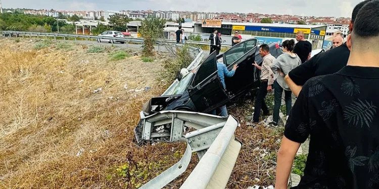 Tekirdağ’da sanayi köprüsünde iki araç çarpıştı: 3 yaralı