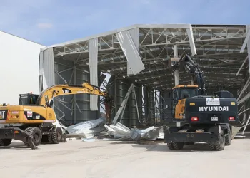 Yaylacık’ta kaçak iş yeri yıkıldı