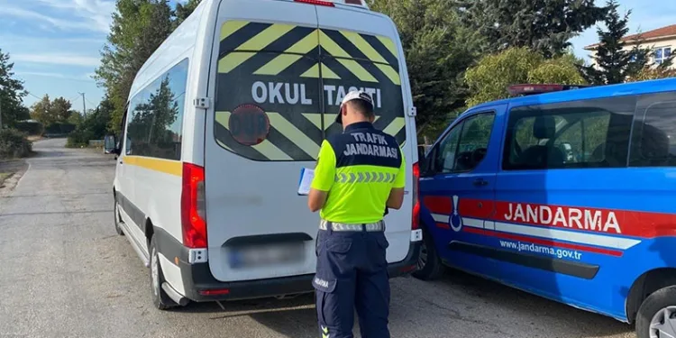 Okullar açıldı, jandarma trafik denetimlerini arttırdı