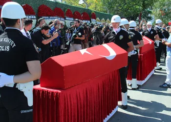 İzmir’de şehit düşen polisler son yolculuğuna uğurlandı