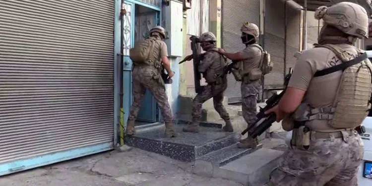 Gaziantep’te aranan şahıslara şafak operasyonu: 10 gözaltı