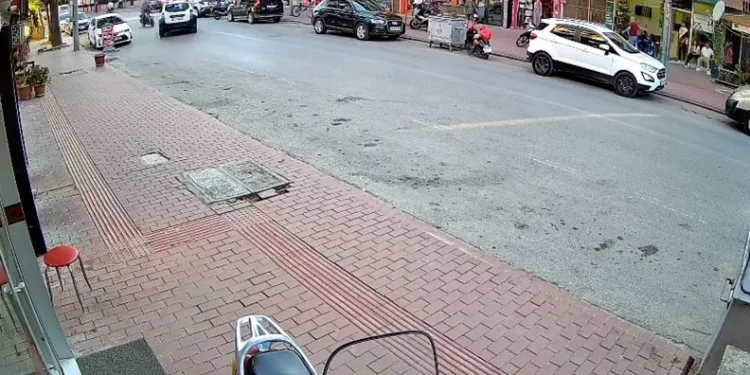 Cipe çarpan motosikletli metrelerce havaya savruldu