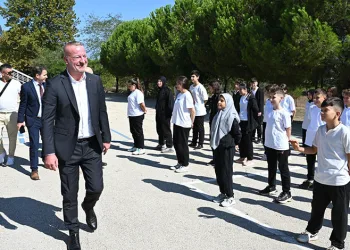 Fatih Karabatı Bayramdere İlkokulu’nu ziyaret etti