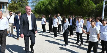 Fatih Karabatı Bayramdere İlkokulu’nu ziyaret etti