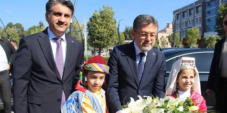 Bakan Güler Vietnam’da