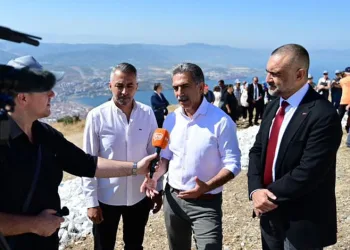 Dünyanın en büyük Atatürk imzası yenilendi