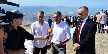 Dünyanın en büyük Atatürk imzası yenilendi