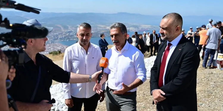 Dünyanın en büyük Atatürk imzası yenilendi