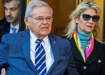 Eski senatörün eşine hapis cezası