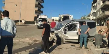 Hafif ticari araç ile otomobil çarpıştı: 4 yaralı