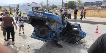 Bursa’da otomobil takla atarak karşı yöne geçti: 2 yaralı