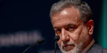 “Uranyum stokları bombalanan tesislerin enkazı altında”