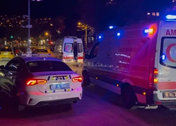 Boş yolda iki motosikletli kaza yaptı: 1 yaralı