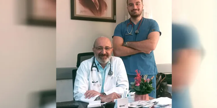 Baba oğul aynı hastanede görev yapıyor