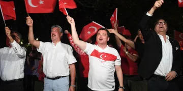 Milli heyecan meydanlara taşındı