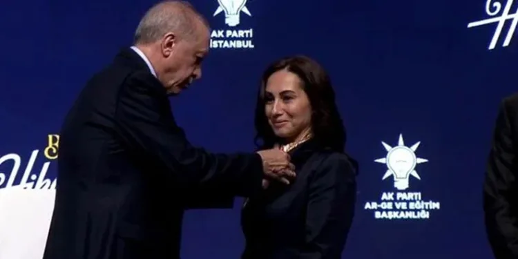 Özlem Vural Gürzel, AK Parti’ye katıldı