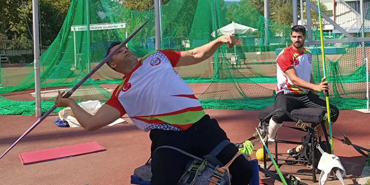 Trafiği birbirine kattı, olay yerinden kaçtı