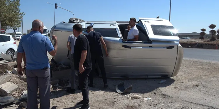 Kilis’te otomobil ile hafif ticari araç çarpıştı